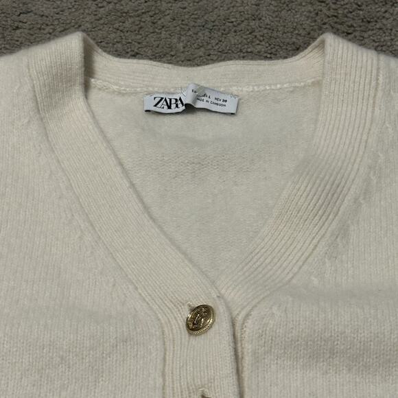 Zara Women L Cardigan Sweater 100% Wool Cropped Knit V-Neck Gold Buttons Ivory - Picture 3 of 12